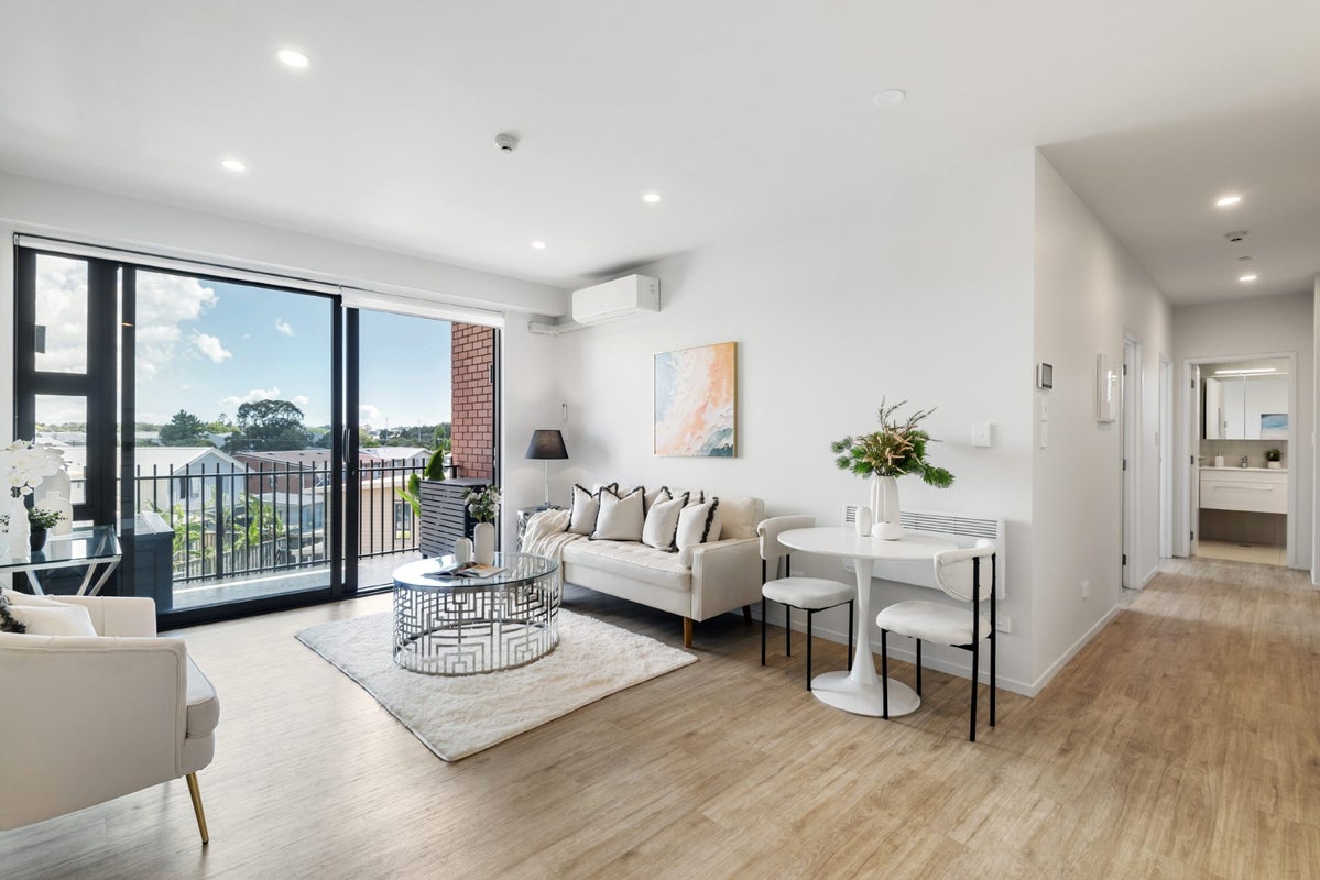 209/10 Awataha Drive, Northcote, Auckland - Carousel 1