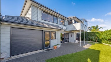 2/19 Devon Road, Bucklands Beach, Auckland - Carousel 1