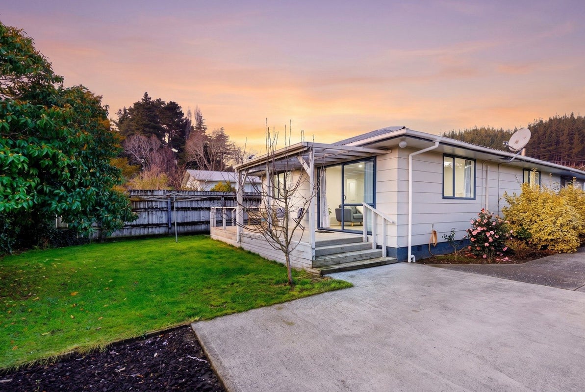 2/7 Norana Road, Maoribank, Upper Hutt - Carousel 1