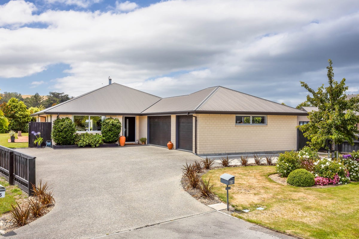 57 Willowside Place, Amberley, Amberley - Carousel 1