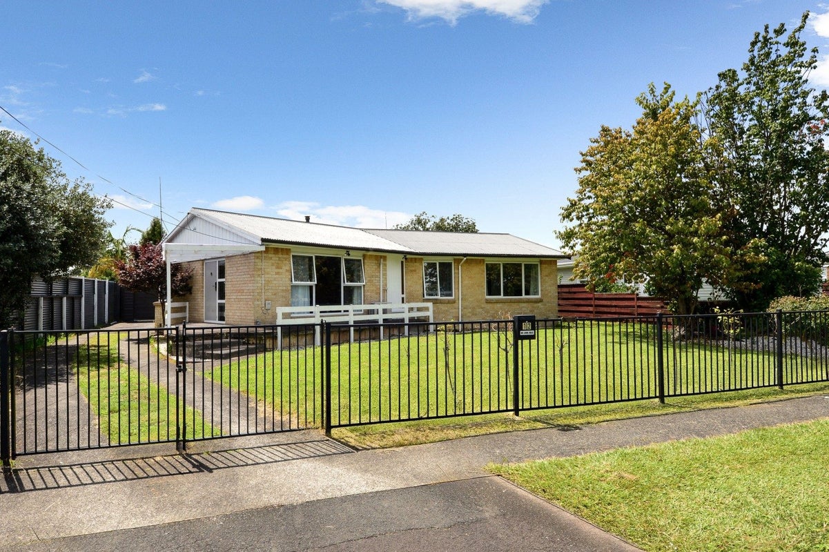 12 Paulette Place, Queenwood, Hamilton - Carousel 1