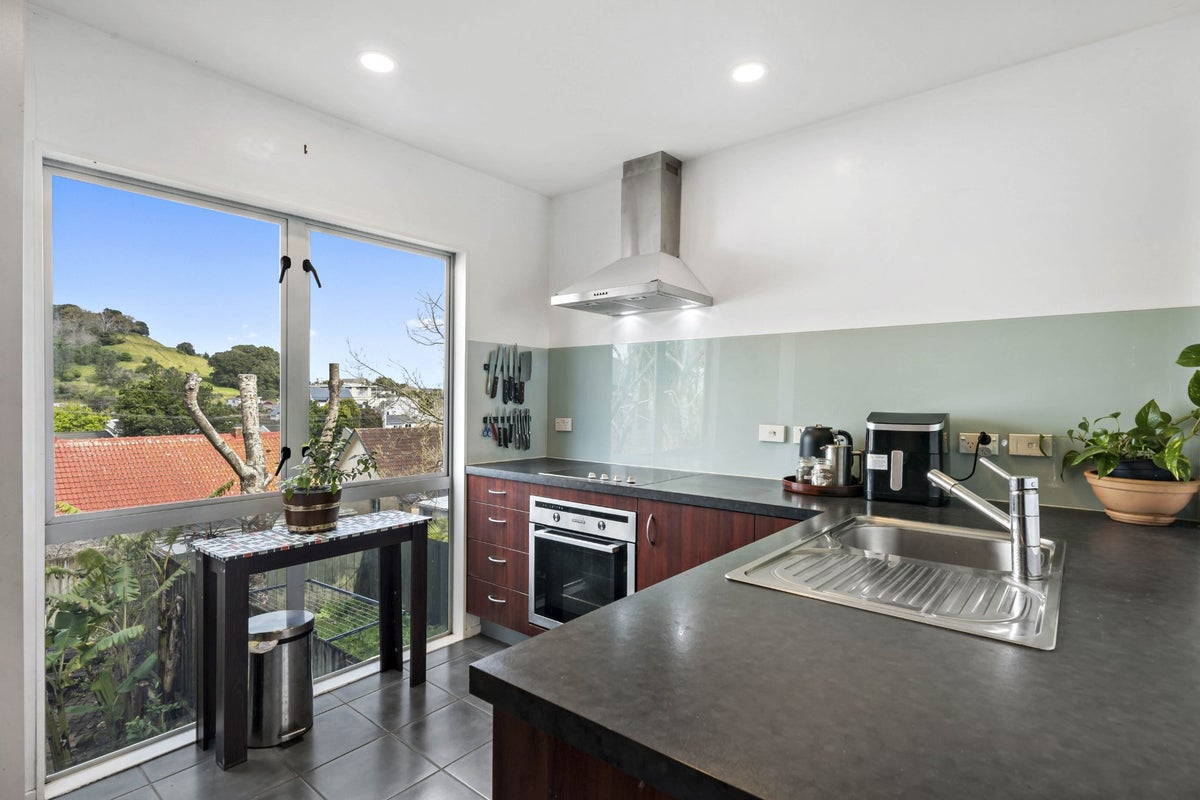 9/852 Mount Eden Road, Three Kings, Auckland - Carousel 2