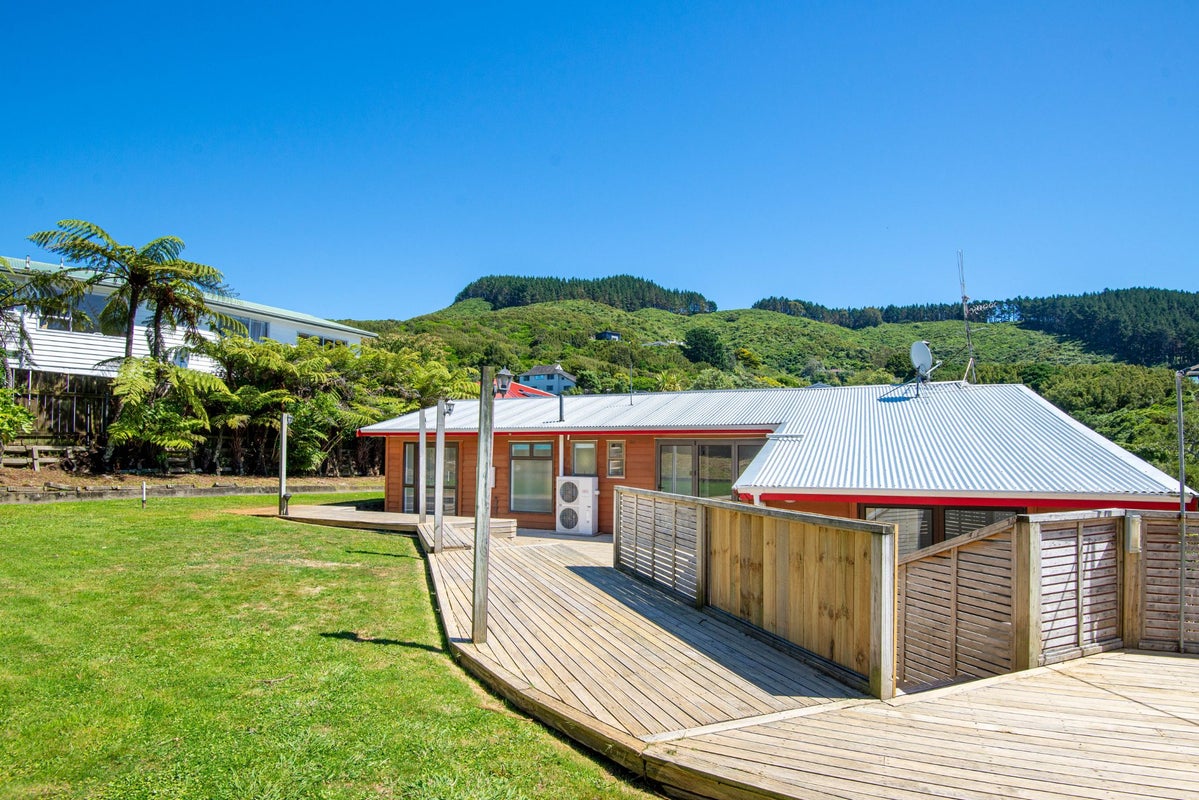 3 Peterhouse Street, Tawa, Wellington - Carousel 2
