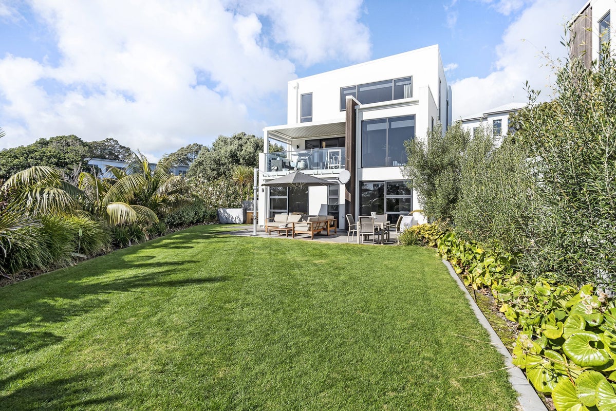 11A Baring Terrace, Strandon, New Plymouth - Carousel 2