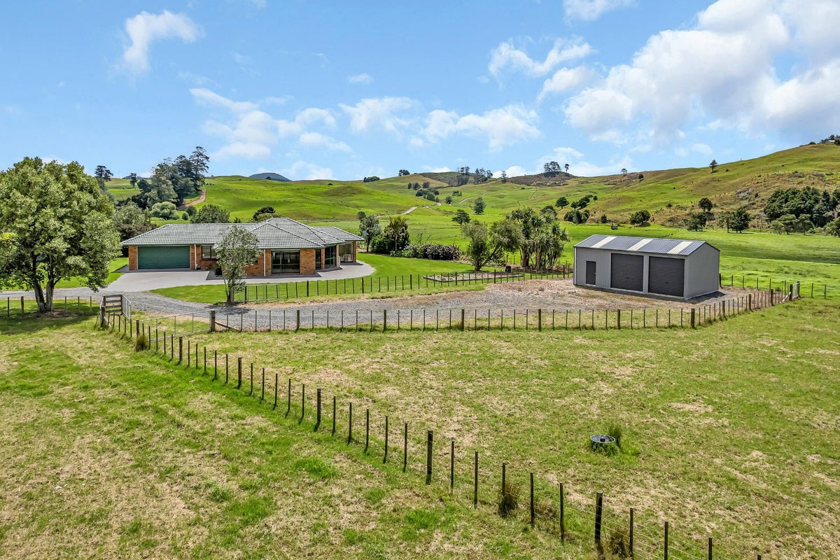112 Maungakaramea Road, Whangarei - Carousel 1
