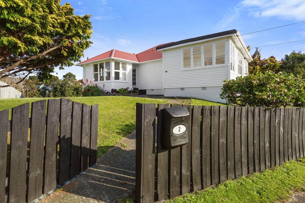 2 Mexted Crescent, Ranui, Porirua - Carousel 1