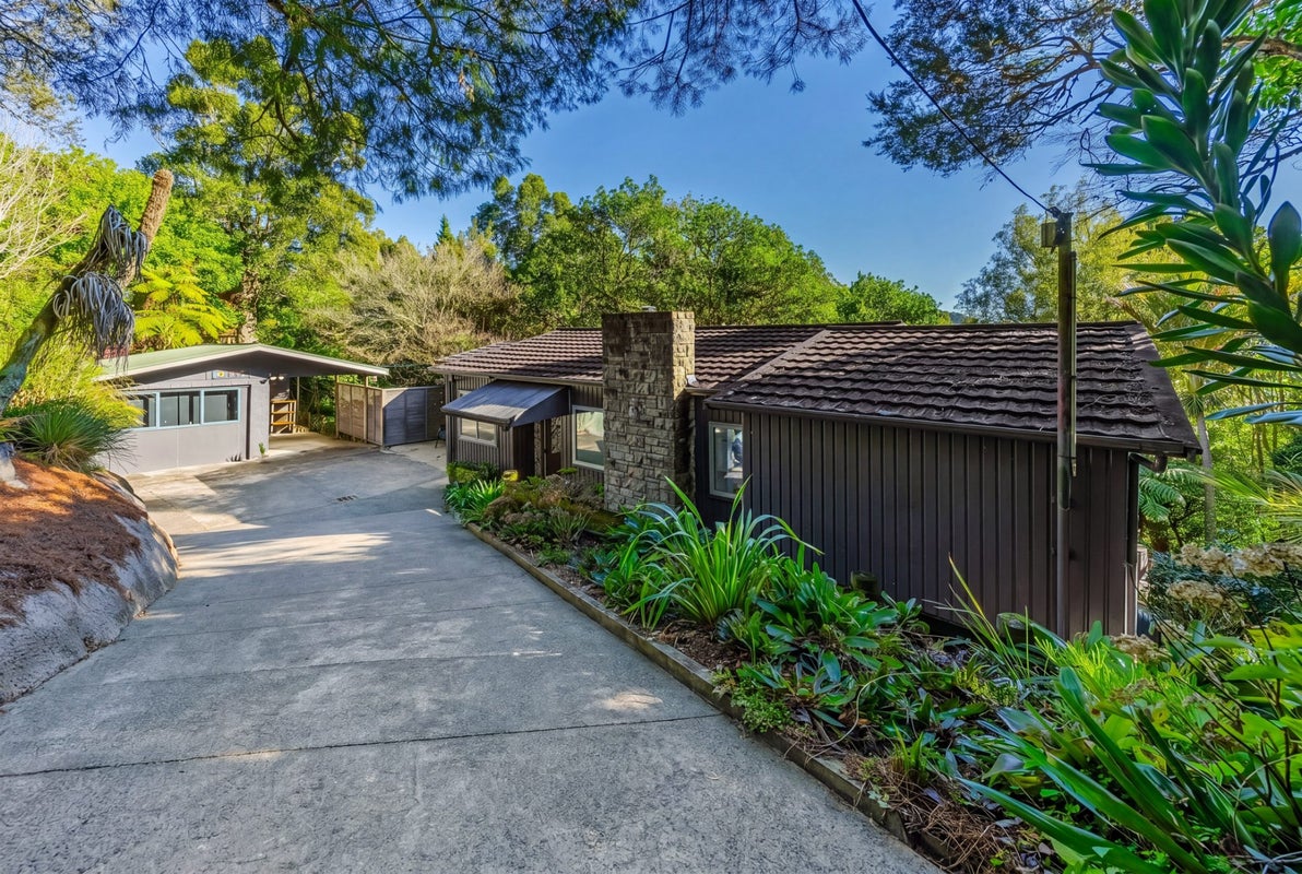 403 Titirangi Road, Titirangi, Auckland - Carousel 1