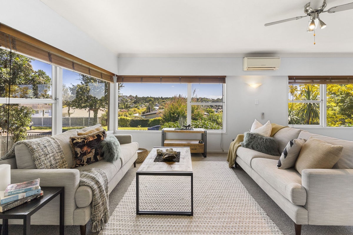 1/18 Eban Avenue, Hillcrest, Auckland - Carousel 2