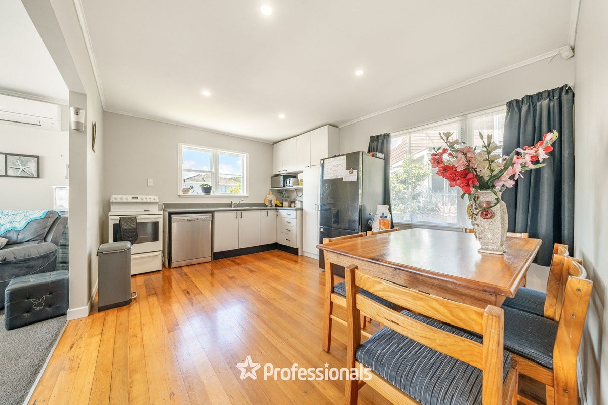 8 Harlow Grove, Wainuiomata, Lower Hutt - Carousel 2