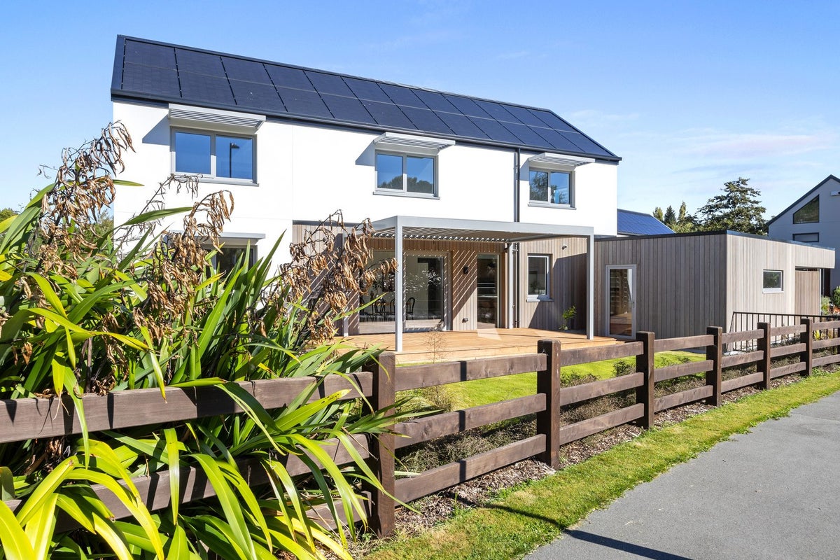1 Kahika Lane, Westmorland, Christchurch - Carousel 18
