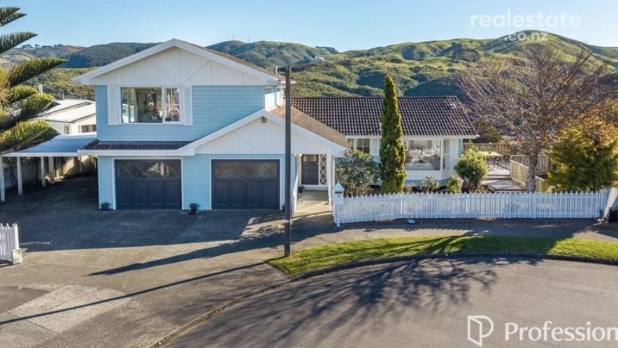 13 Ilam Grove, Kelson, Lower Hutt - Carousel 1