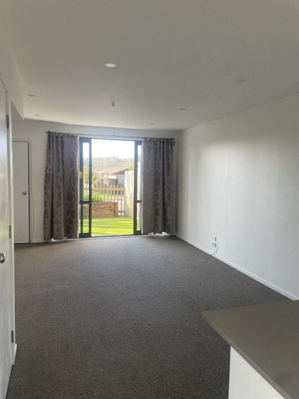 2/12 Frostbite Place, Ranui, Auckland - Carousel 2