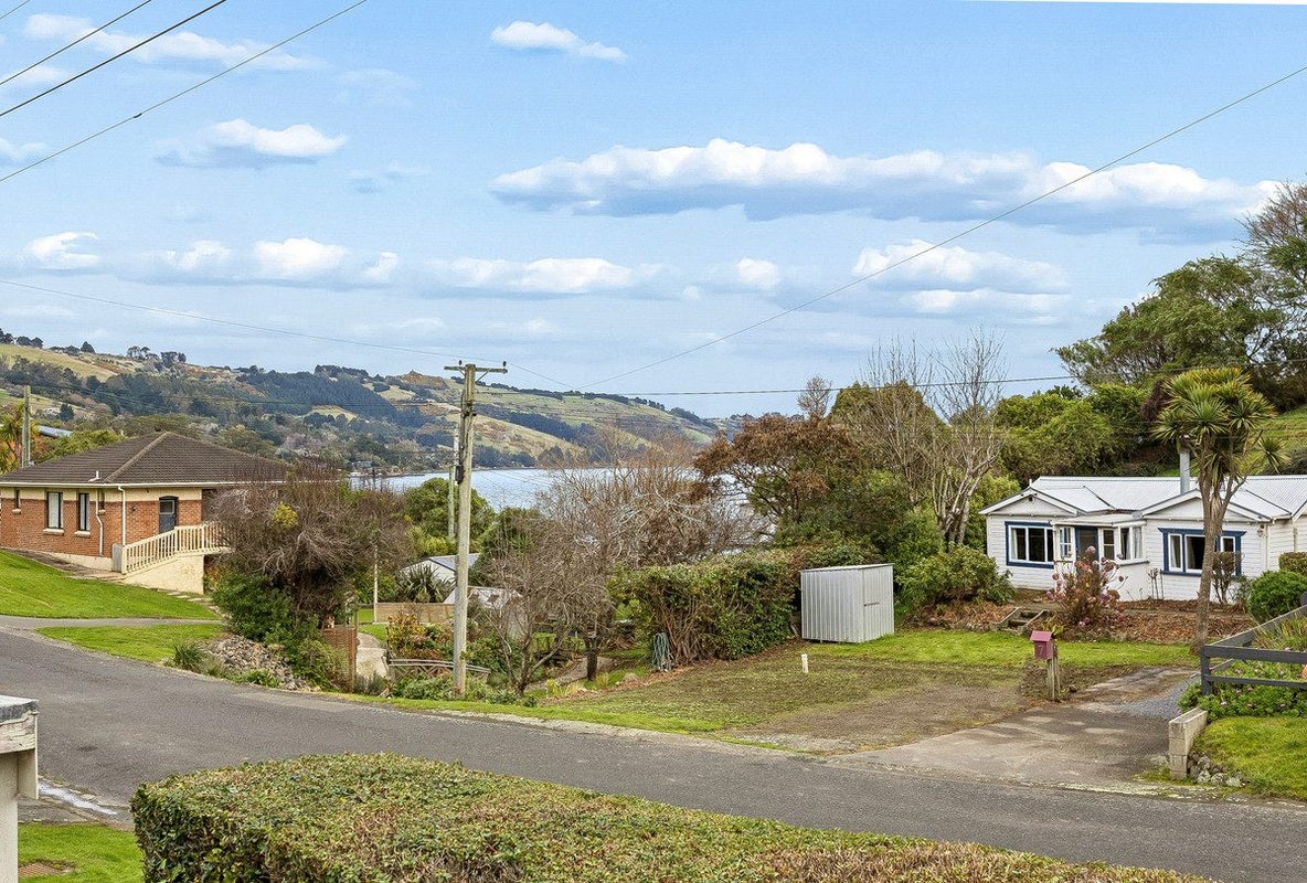 8 Kellas Street, Macandrew Bay, Dunedin - Carousel 2