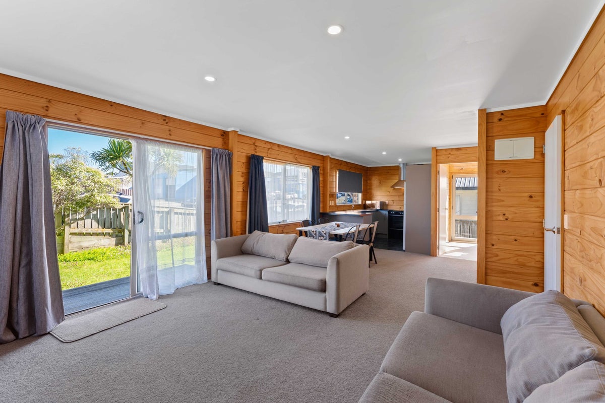 2 Dimock Street, Titahi Bay, Porirua - Carousel 1