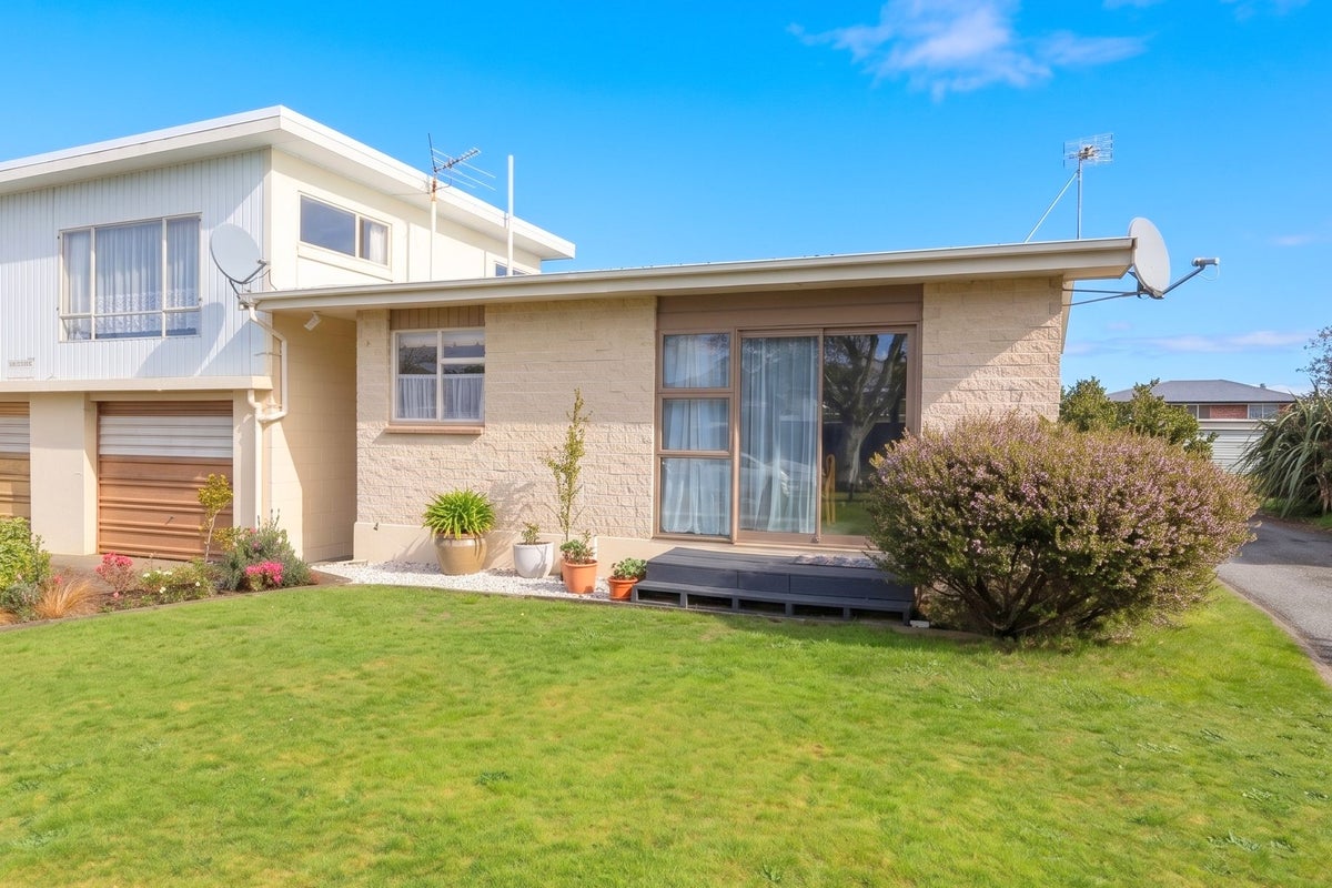 2/20 Jackson Street, Richmond, Invercargill - Carousel 1