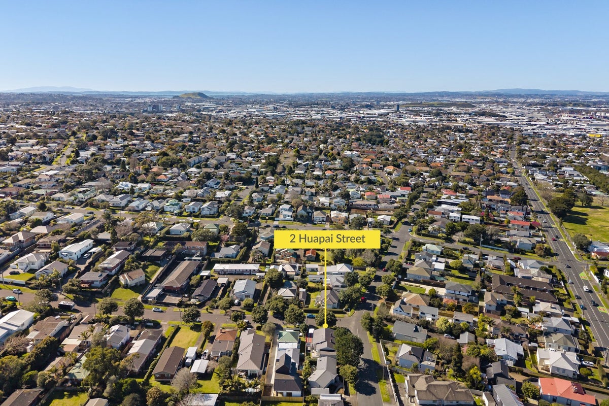 2 Huapai Street, Onehunga, Auckland - Carousel 30