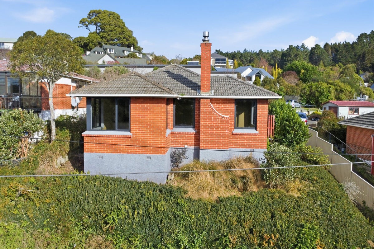 18 Glenmore Street, Glenleith, Dunedin - Carousel 1
