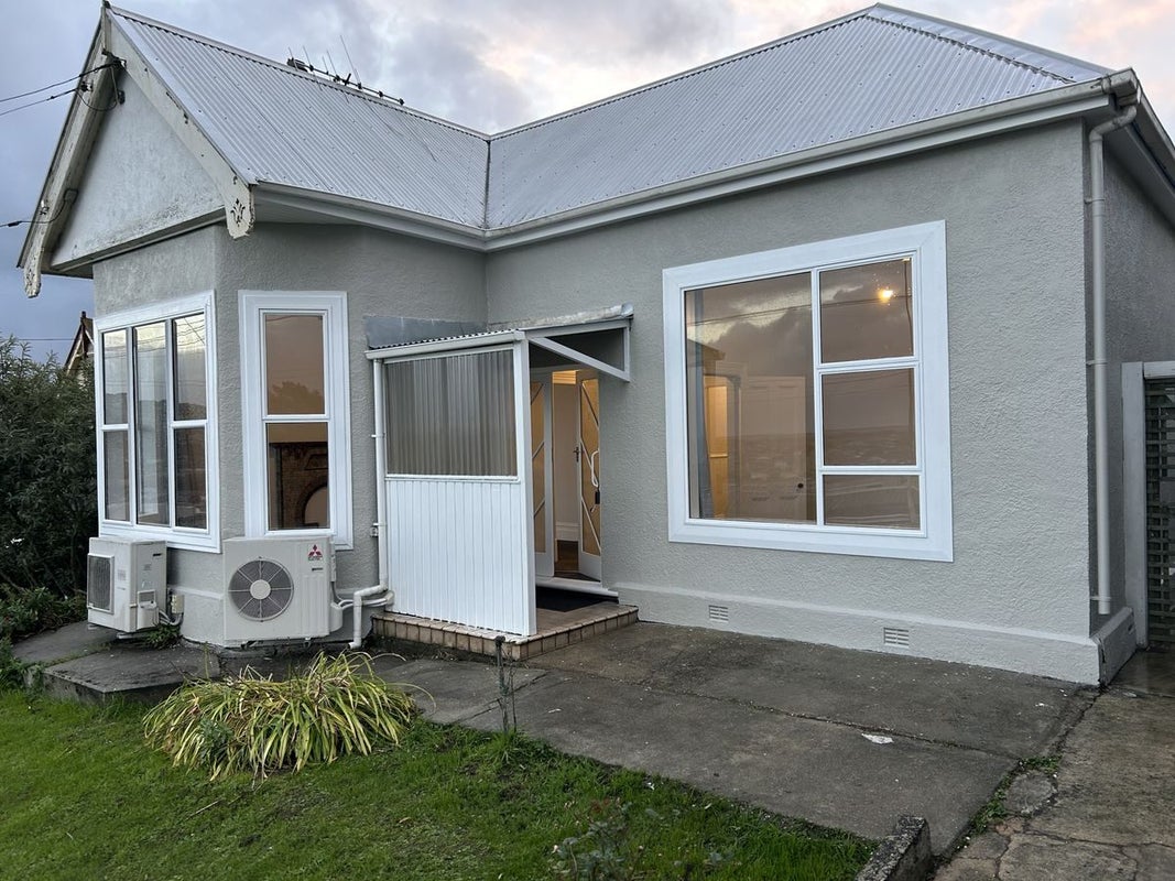 44 South Road, The Glen, Dunedin - Carousel 1