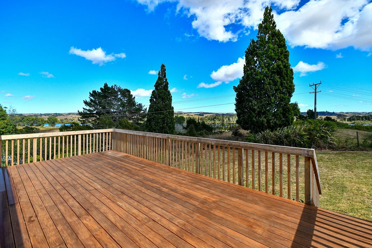 4 Kohekohe Street, MEREMERE, MERCER - Carousel 1
