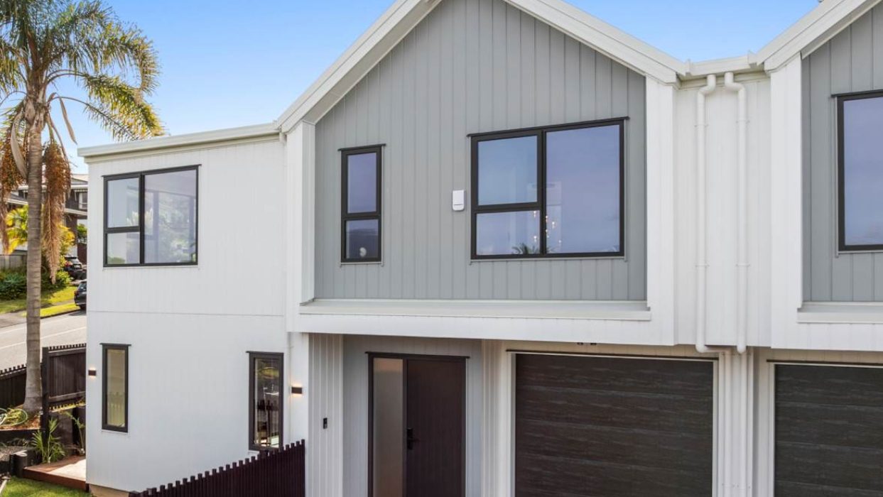 25 Argo Drive, Half Moon Bay, Auckland - Carousel 1