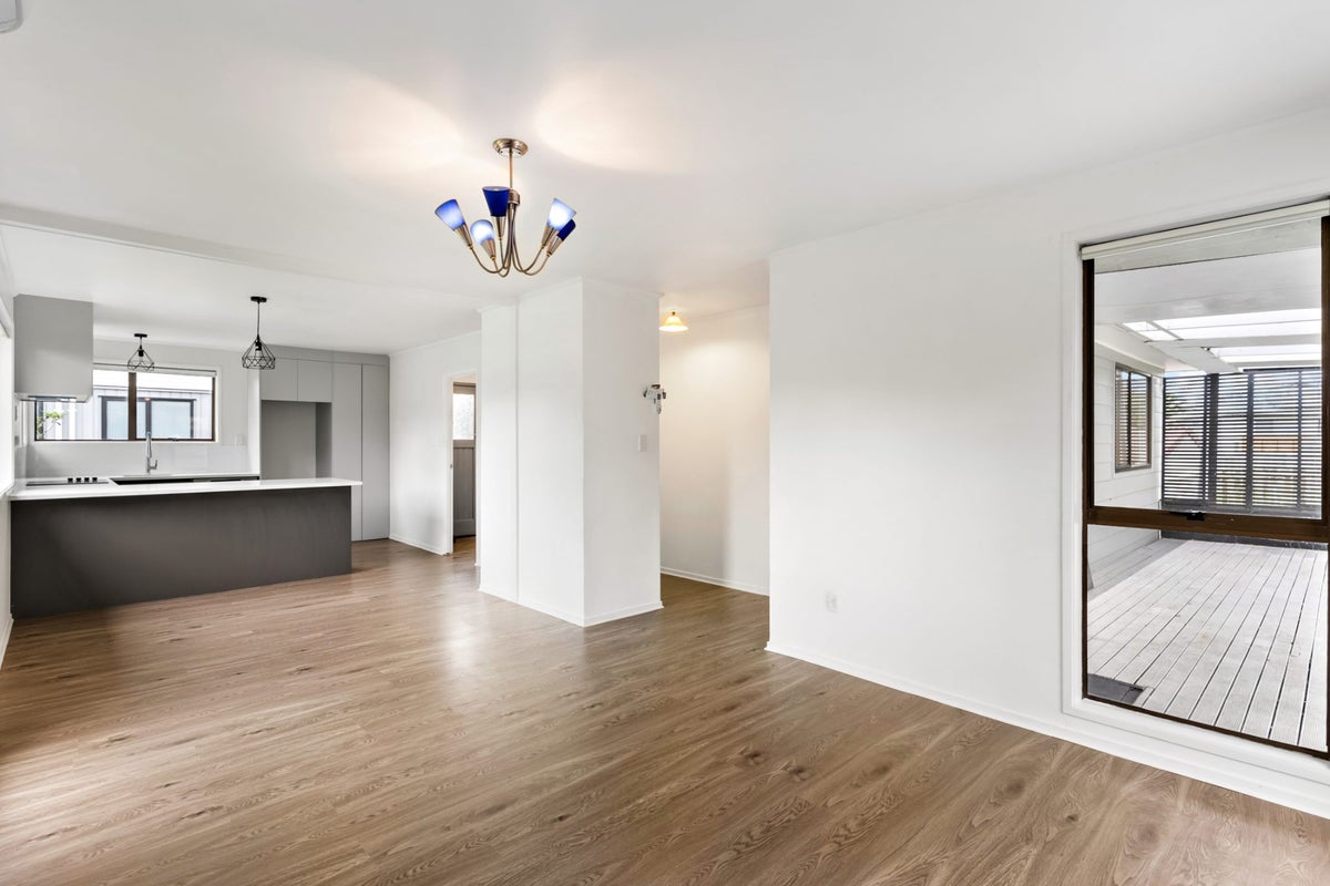 21 Fitzherbert Avenue, West Harbour, Auckland - Carousel 2