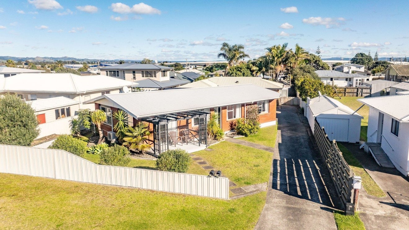 8A Lodge Avenue, Mount Maunganui, Mount Maunganui - Carousel 1