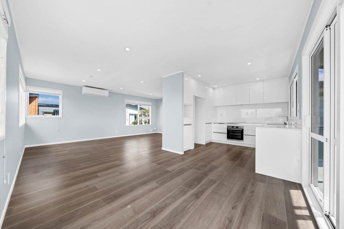 2/4 Rangitoto Terrace, Milford, Auckland - Carousel 2