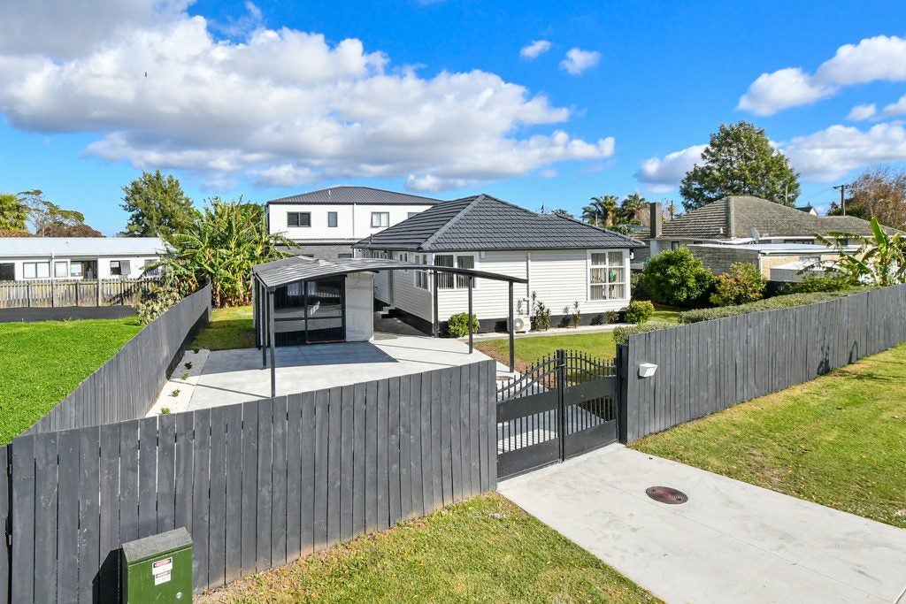 2/8 Allen Street, Mangere East, Auckland - Carousel 1