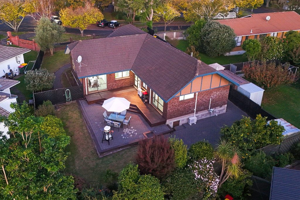 4 Neralee Court, Conifer Grove, Takanini - Carousel 2