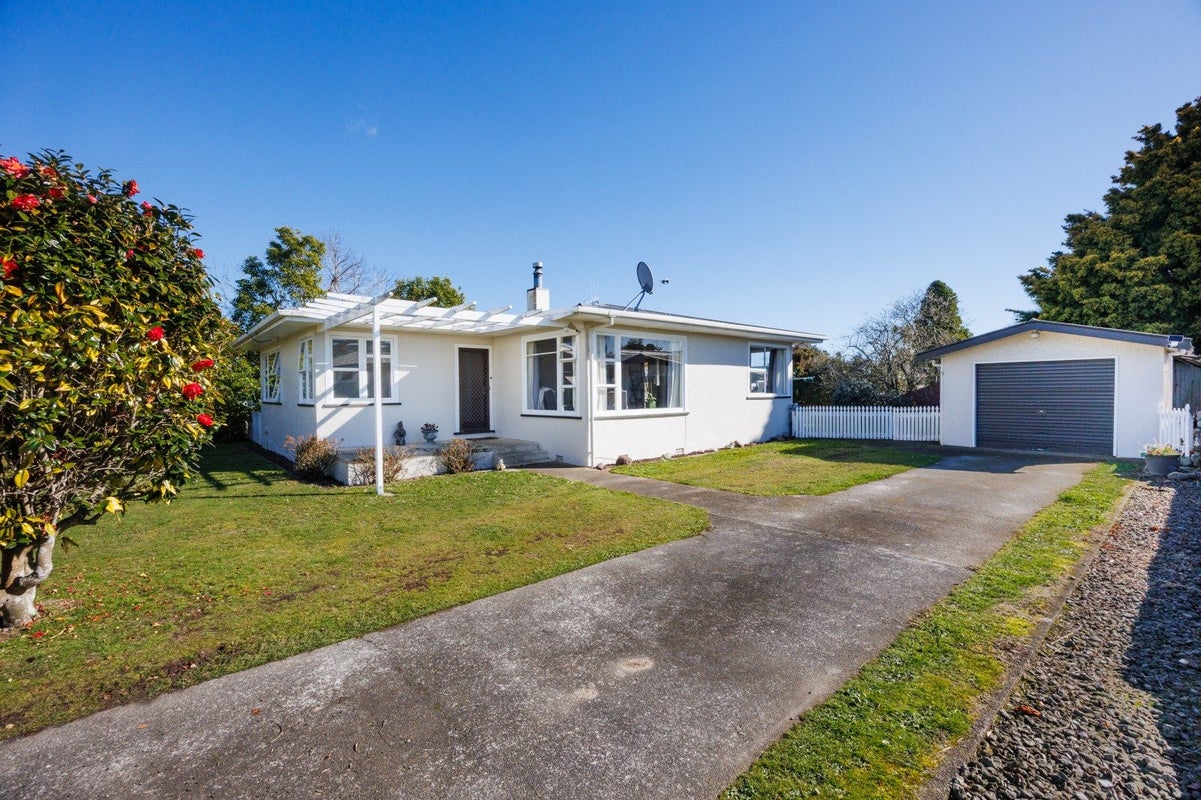 24 Kent Crescent, Awapuni, Palmerston North - Carousel 1