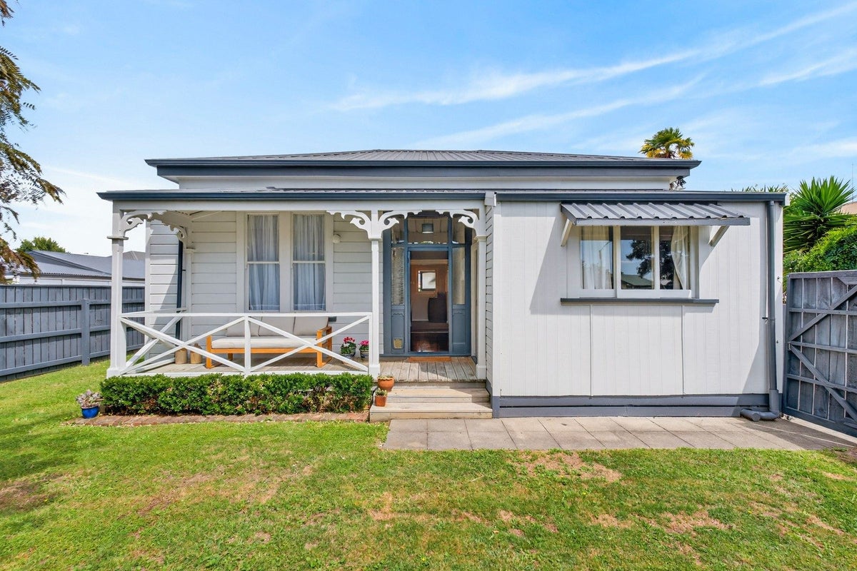 707A Victoria Street, Parkvale, Hastings - Carousel 17