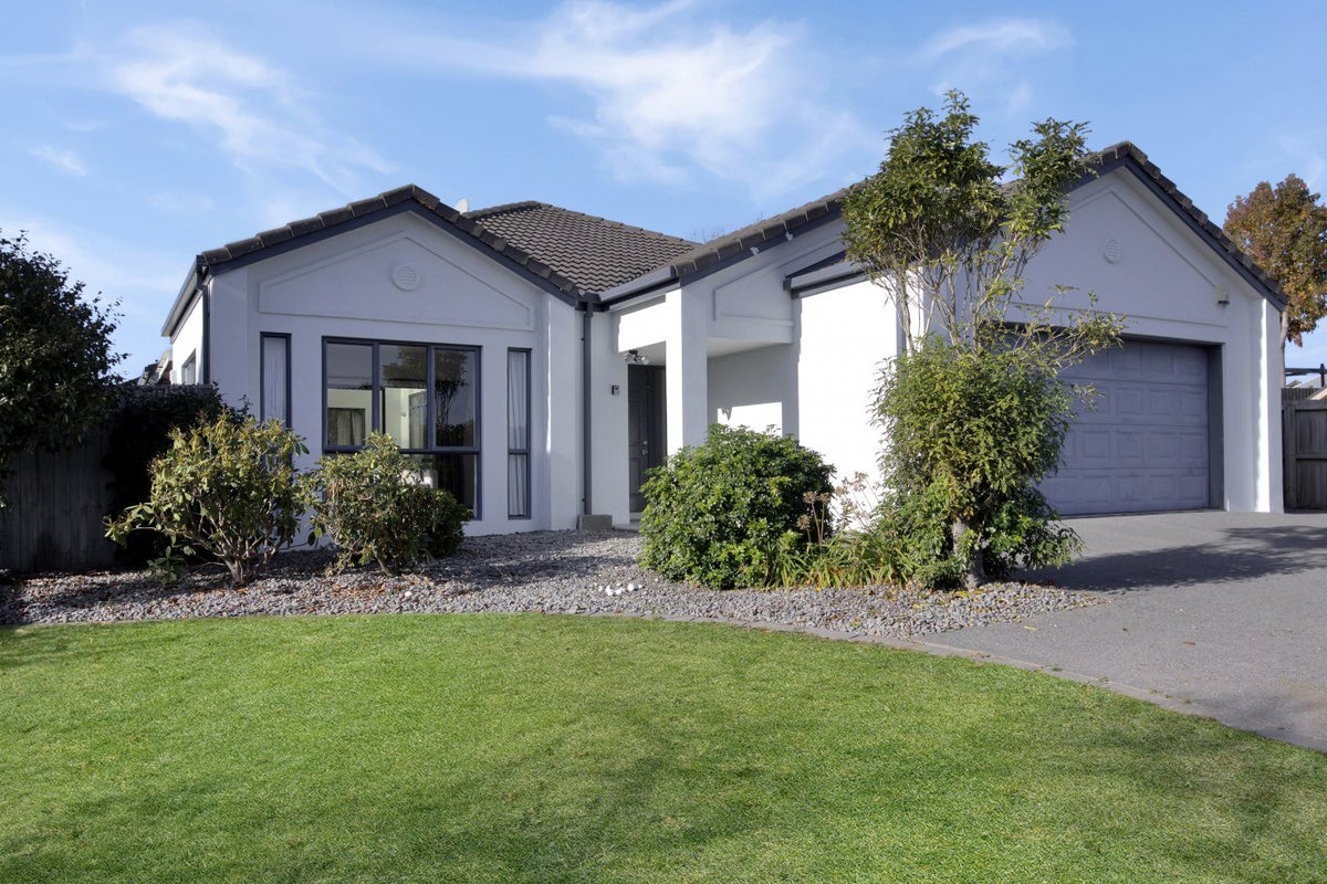 23 Baltimore Green, Shirley, Christchurch - Carousel 1