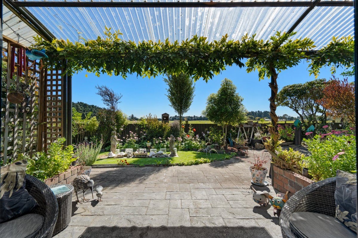 8 Lordship Place, Templeton, Christchurch - Carousel 1