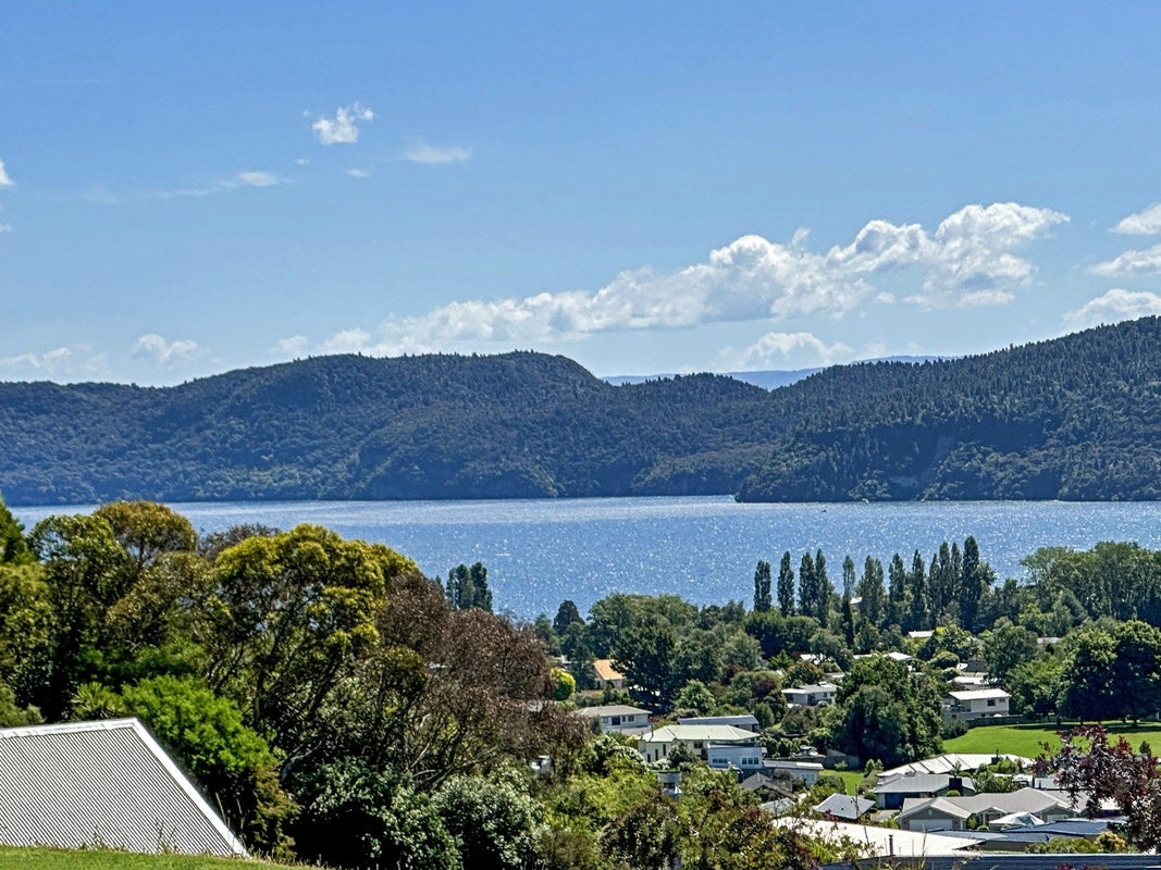 40 Kittyhawk Drive, Kinloch, Taupo - Carousel 1