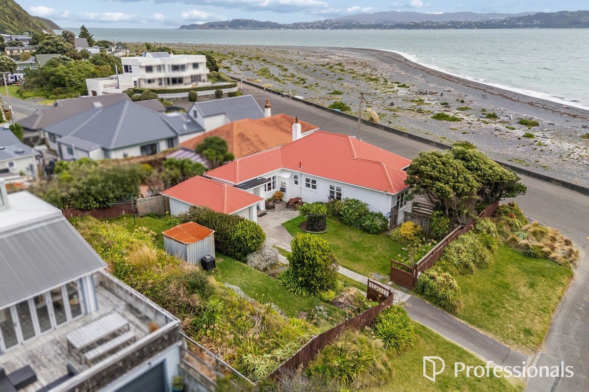 31 Konini Street, Eastbourne, Lower Hutt - Carousel 1