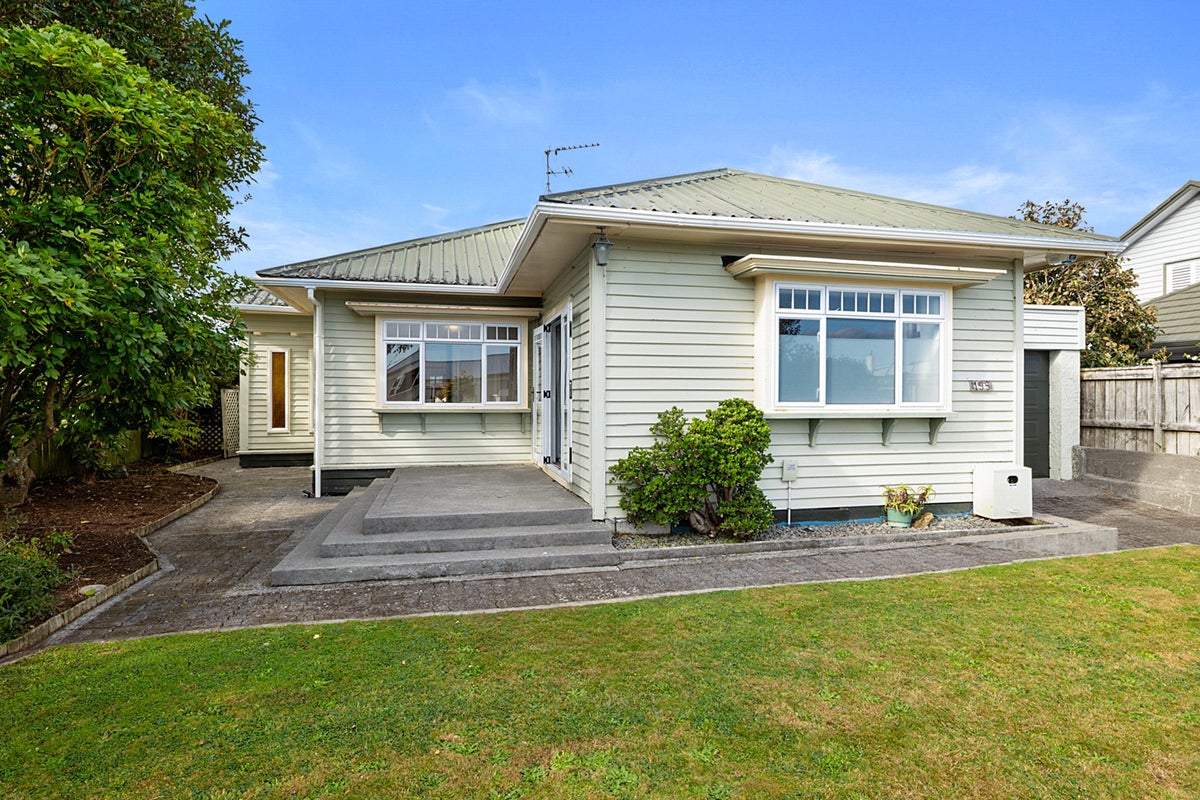 195 Carrington Street, Lower Vogeltown, New Plymouth - Carousel 1