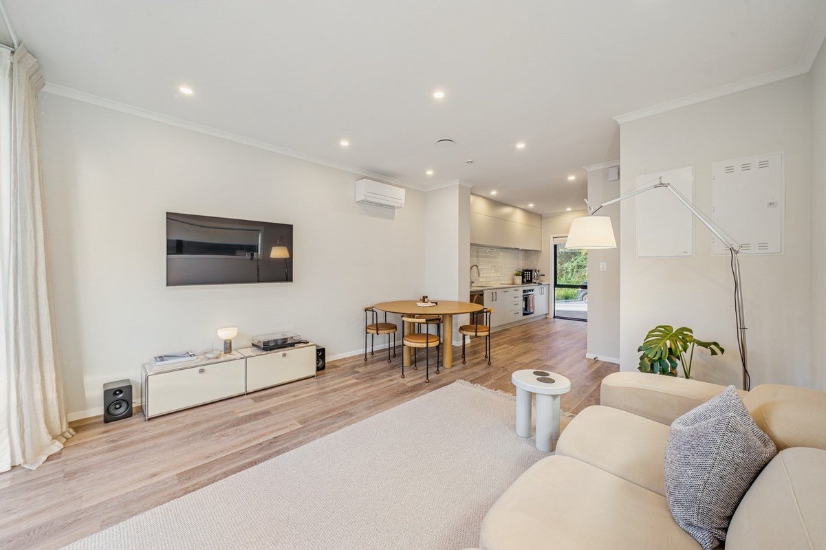 18 Joseph Bolton Crescent, Wallaceville, Upper Hutt - Carousel 2
