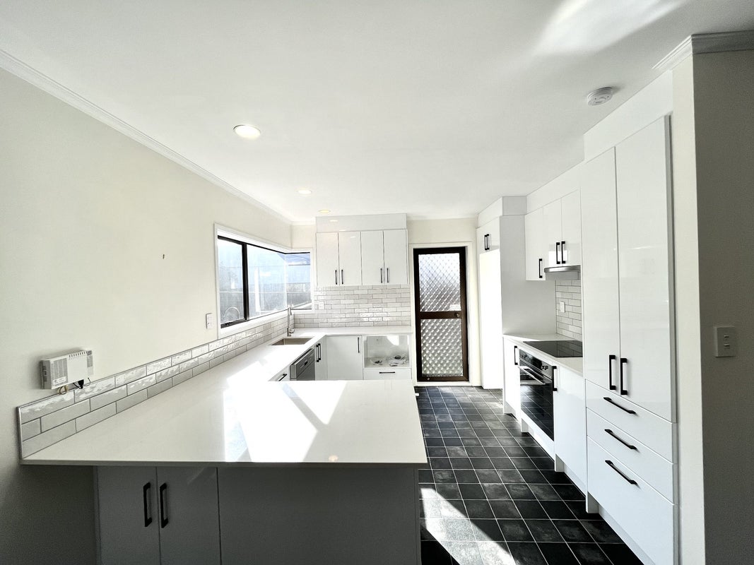 1 Forest Glen, Orewa, Orewa - Carousel 2