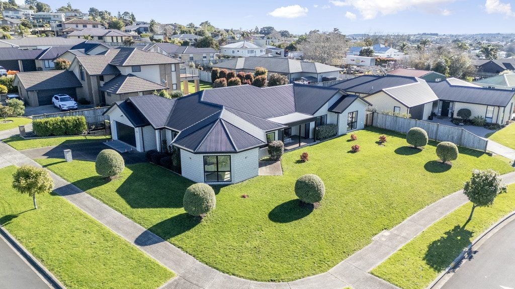8 Deol Drive, Pukekohe, Pukekohe - Carousel 1
