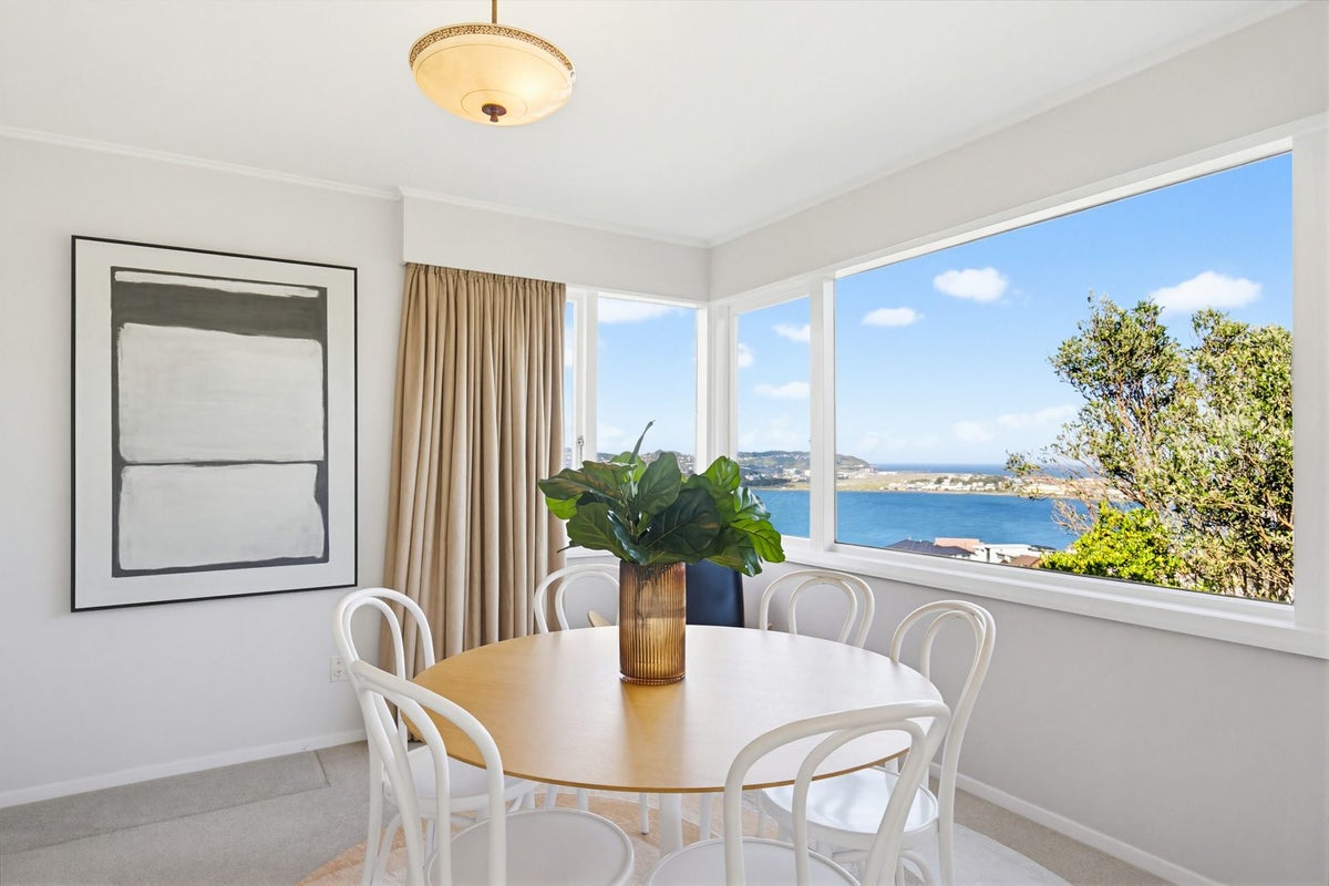 2 Waipapa Road, Hataitai, Wellington - Carousel 2