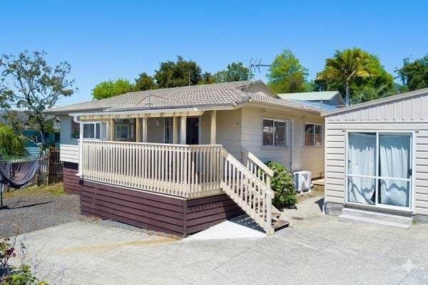 42A Farwood Drive, Henderson, Waitakere City, Auckland - Carousel 1