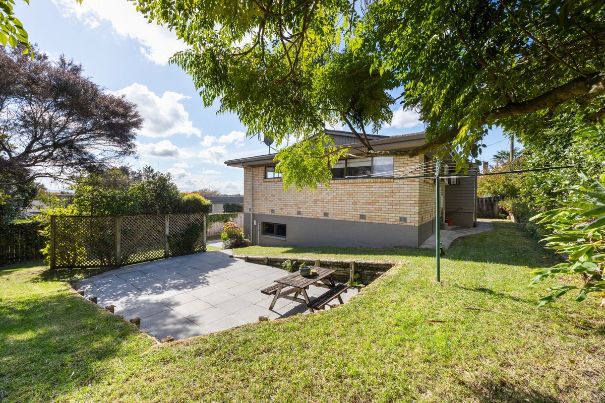 5A Holden Avenue, Forest Lake, Hamilton - Carousel 2
