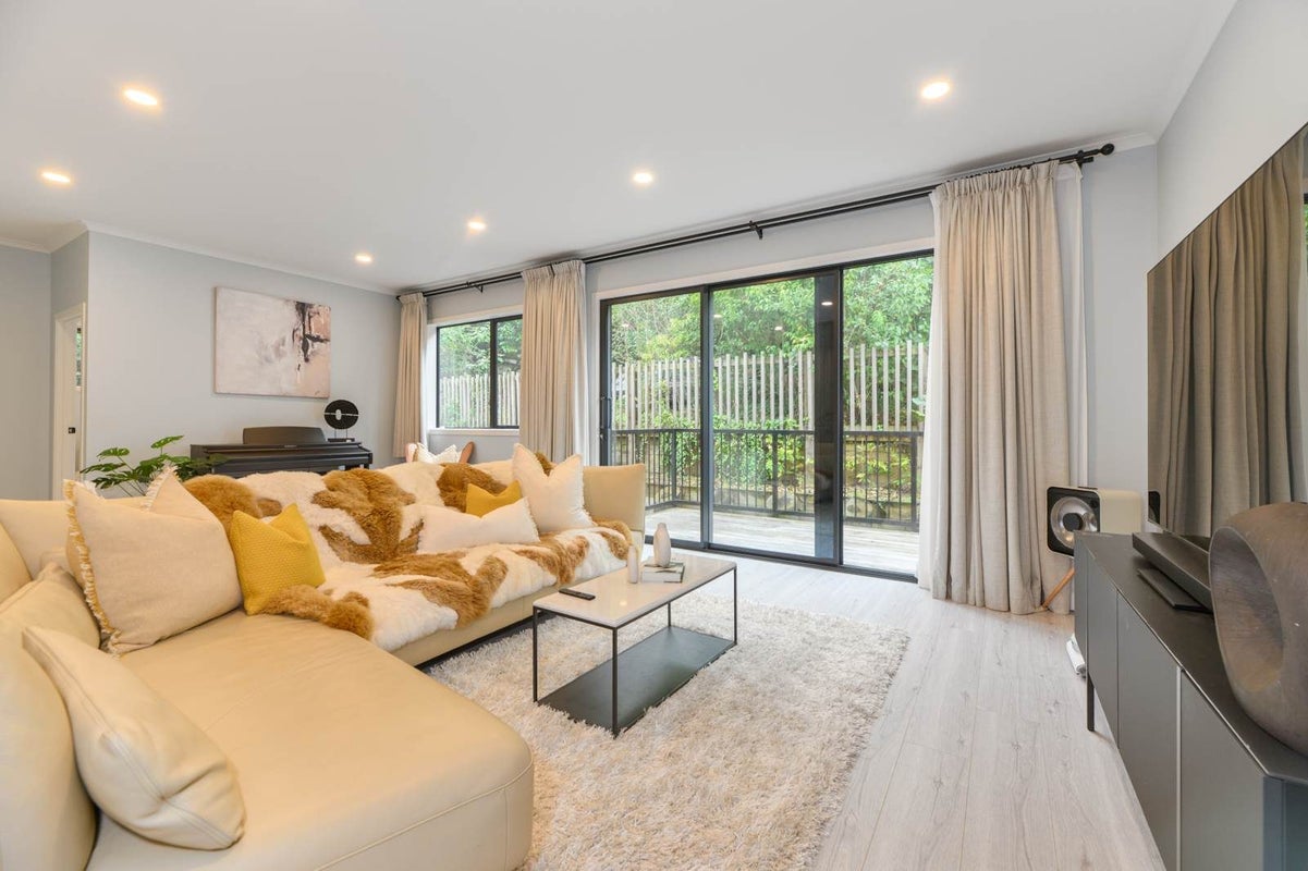 33D Wairau Road, Forrest Hill, Auckland - Carousel 1