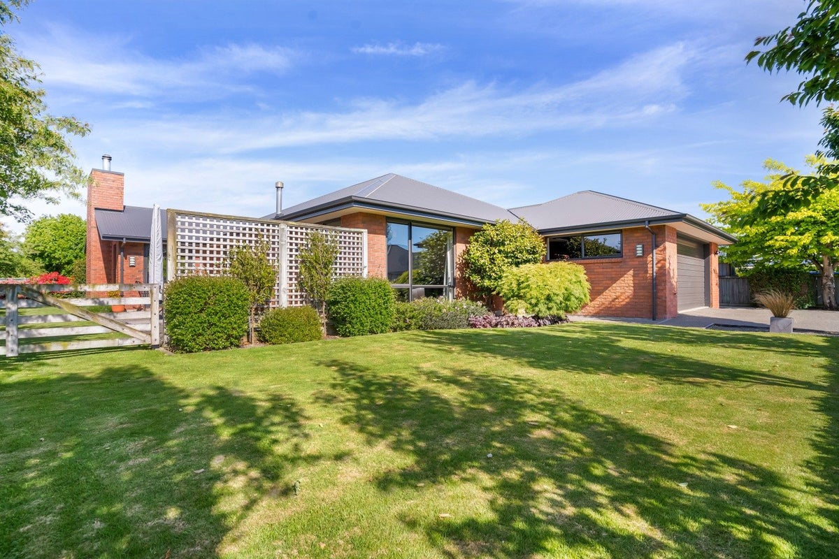 13 Talboys Drive, Winton, Winton - Carousel 2