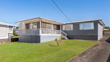 20 Roberts Road, Te Atatu South, Auckland - Carousel 1
