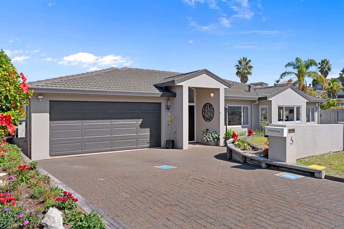 5 Mako Street, West Harbour, Auckland - Carousel 1