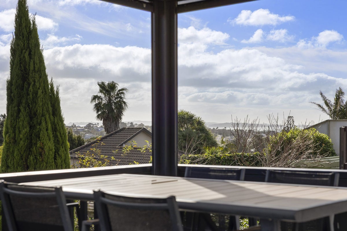 1/4 View Road, Shelly Park, Auckland - Carousel 2