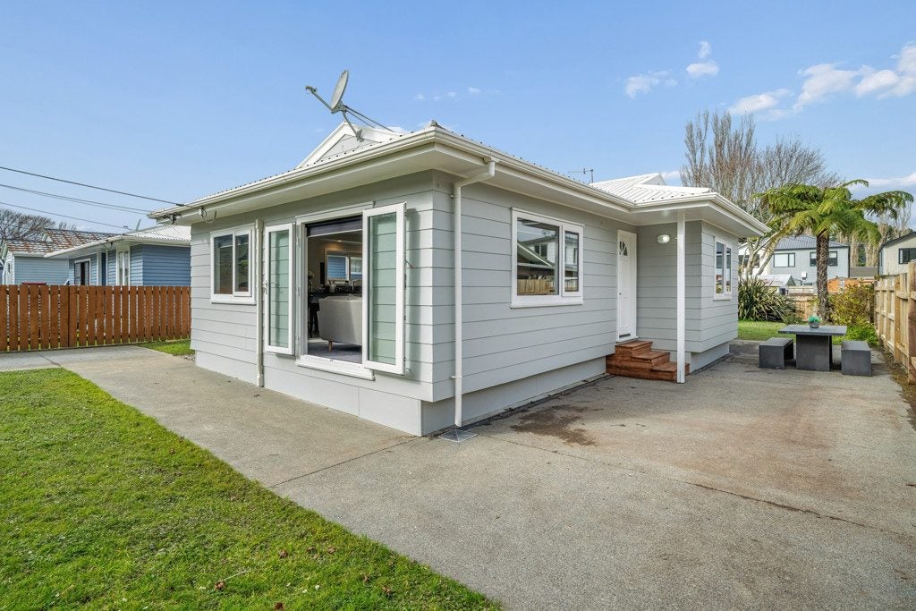 2a Golf Road, Manor Park, Lower Hutt, Wellington - Carousel 2
