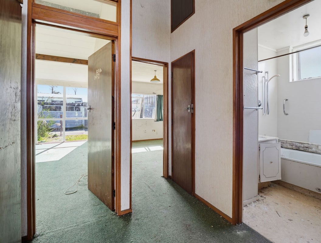 19 Papakowhai Court, West End, Palmerston North - Carousel 2