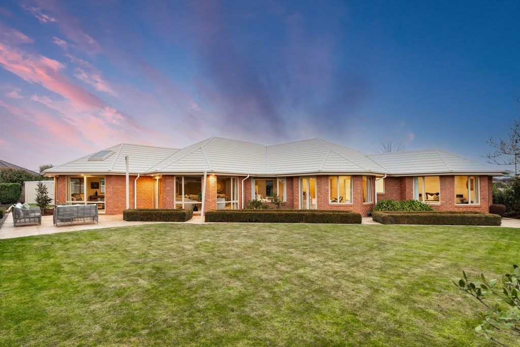 1 Becmead Drive, Harewood, Christchurch - Carousel 1